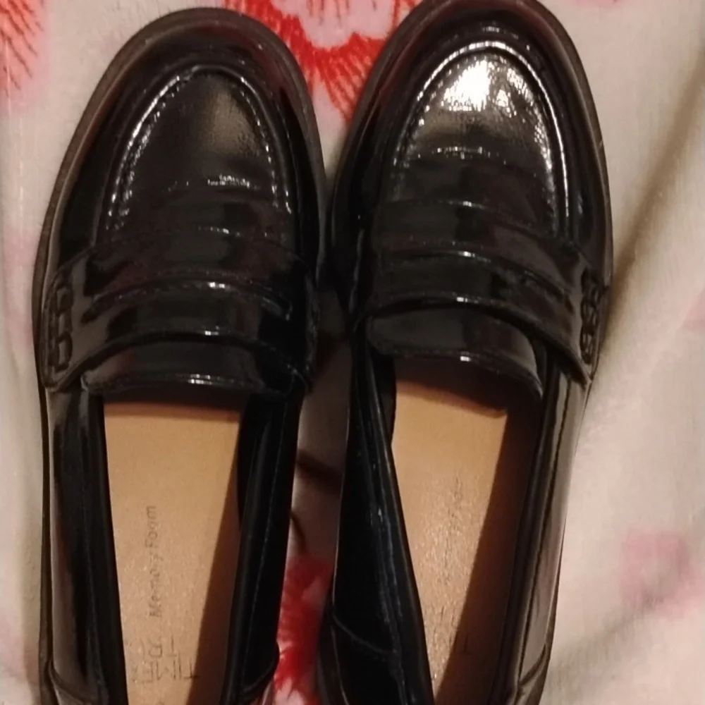 Girls shoes